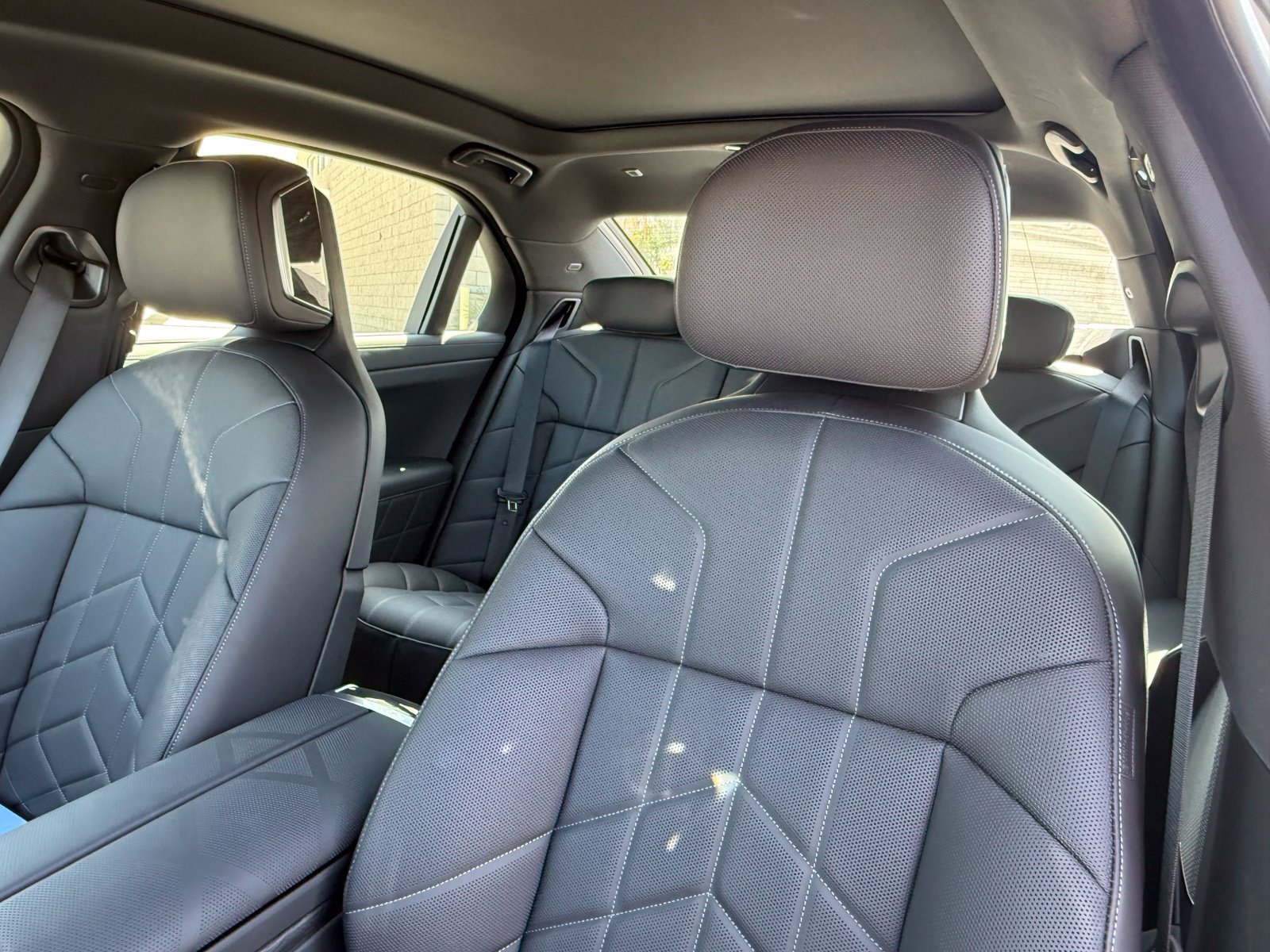 2026 BMW 7 Series 750e - Photo 22