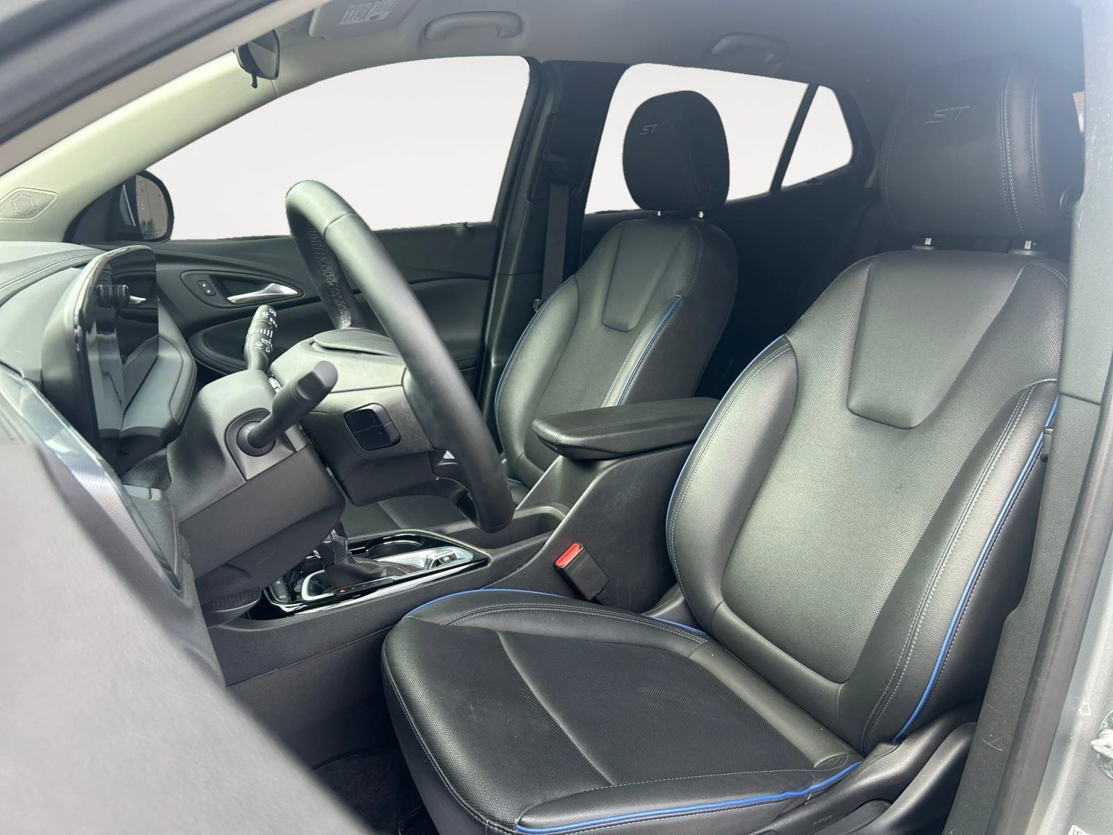 Used 2025 Moonstone Gray Metallic Buick Sport Touring image 9