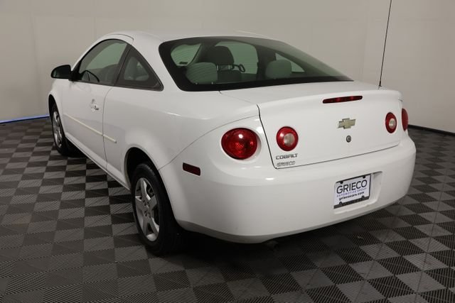 Used 2005 White Chevrolet Base image 6