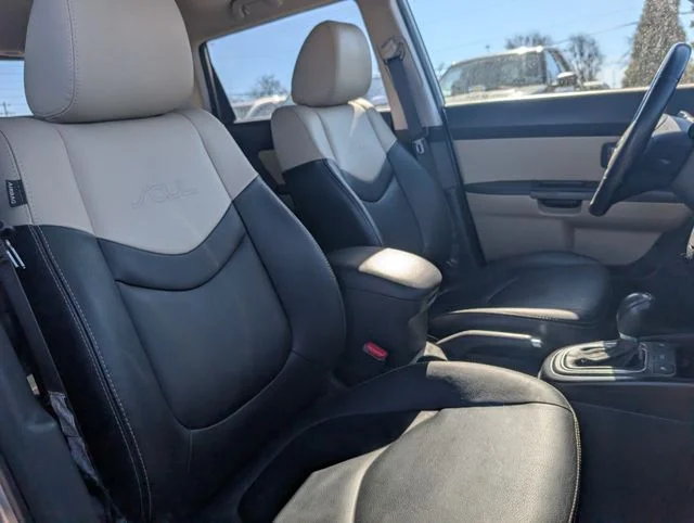 Used 2013 Silver Kia Exclaim image 22