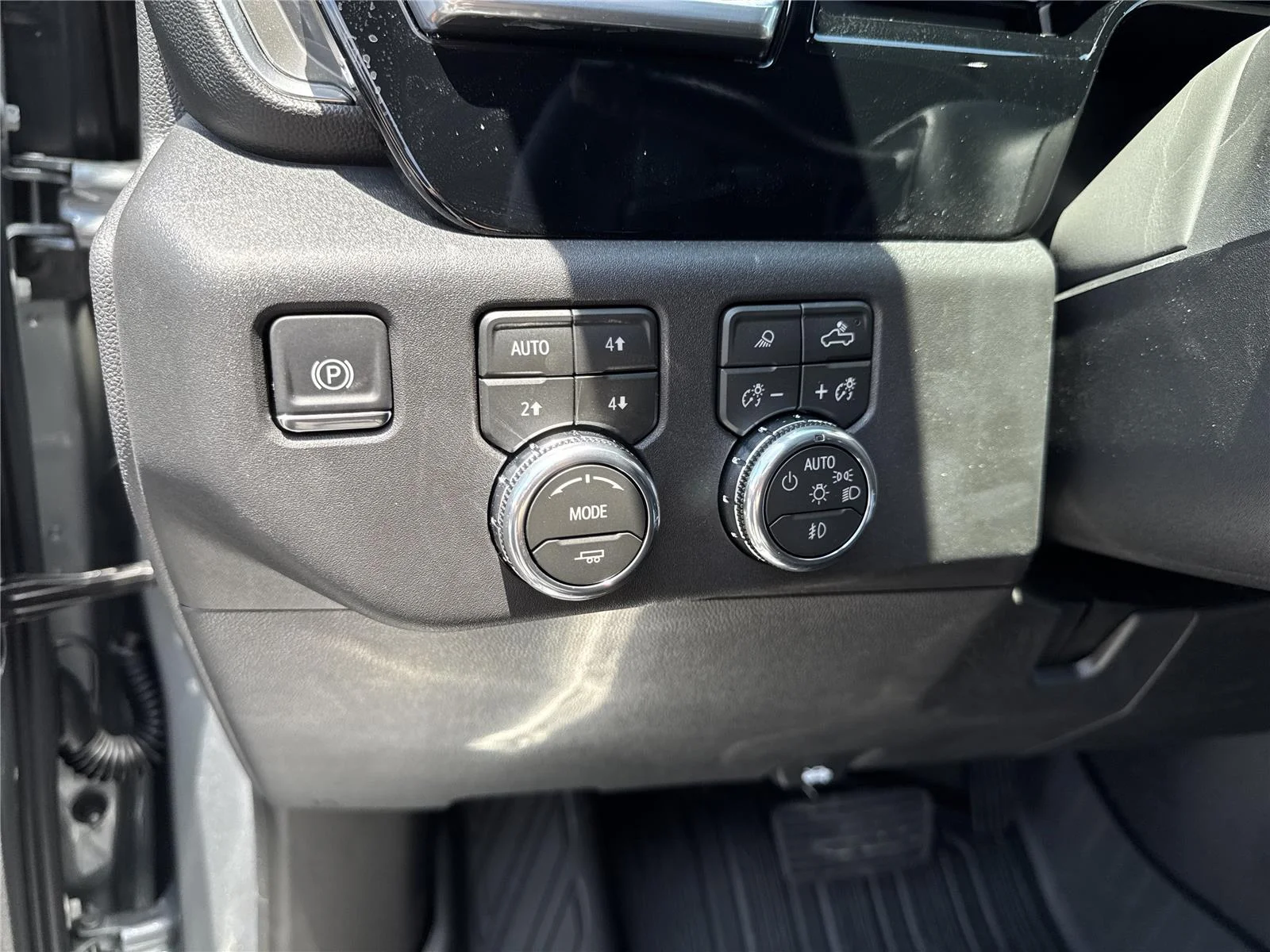 New 2026 Sterling Metallic GMC Elevation image 20