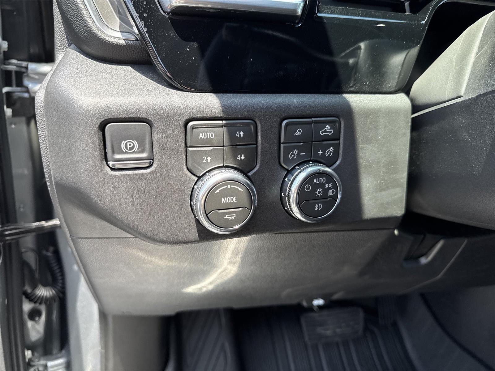 New 2026 Sterling Metallic GMC Elevation image 20