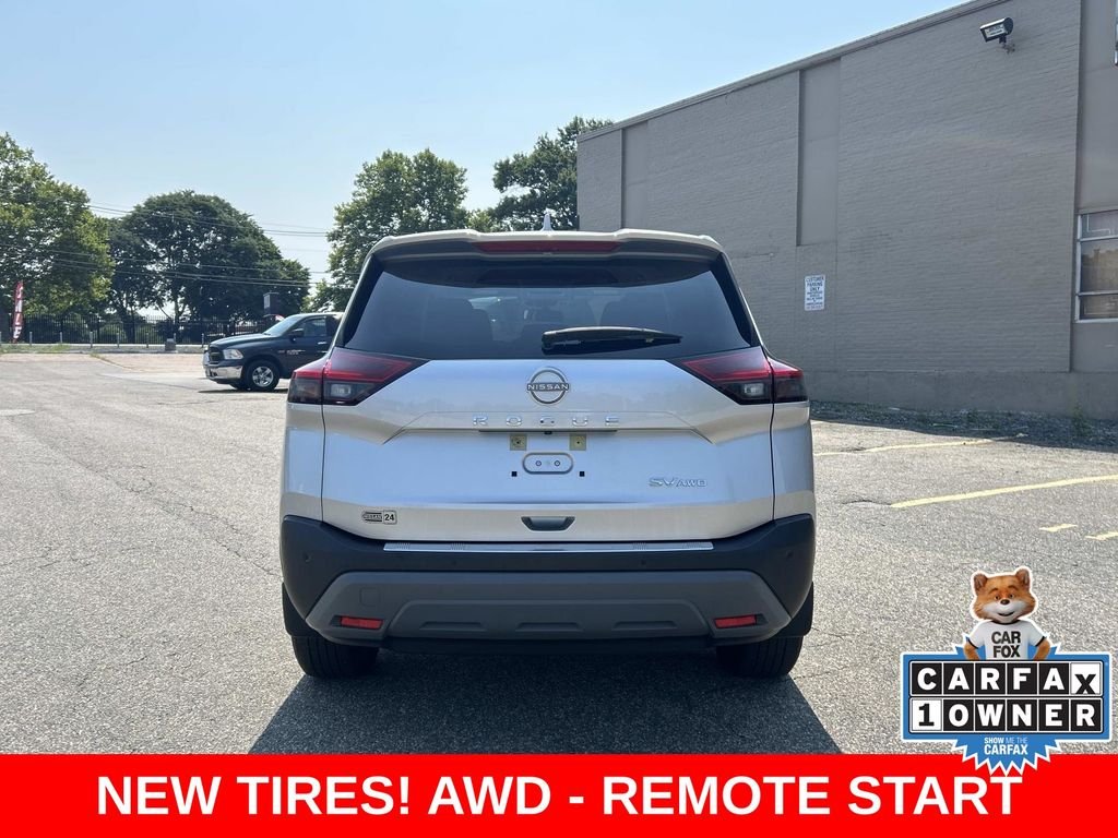 Used 2023 Silver Nissan SV image 4