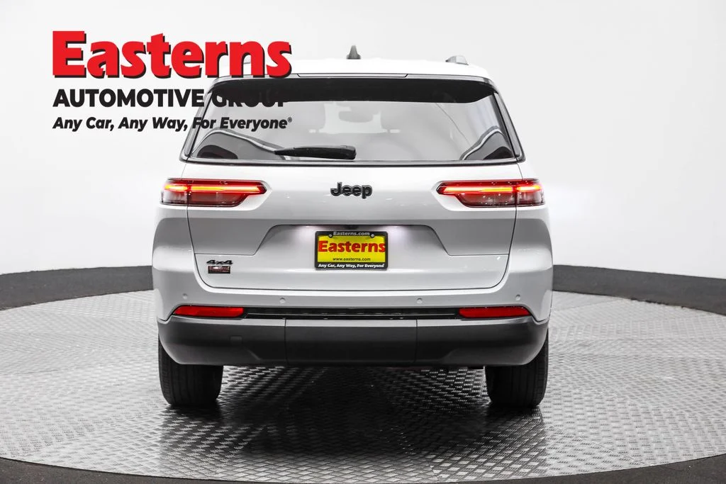 Used 2024 White Jeep Altitude image 6