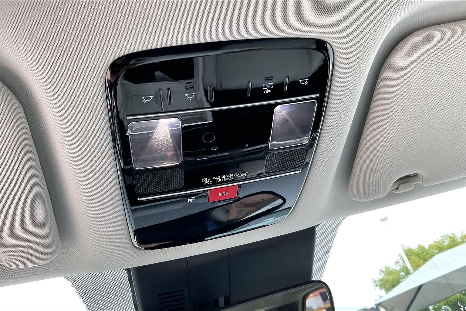 Used 2025 Hampton Gray Hyundai SEL image 31