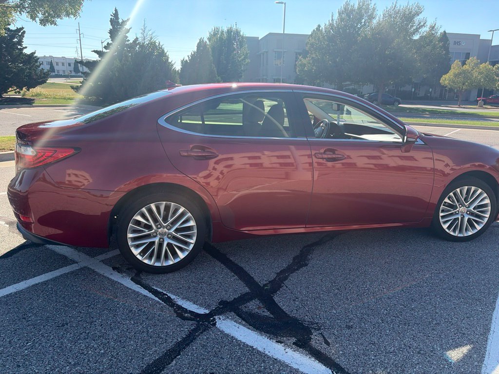 Used 2013  Lexus 350 image 19