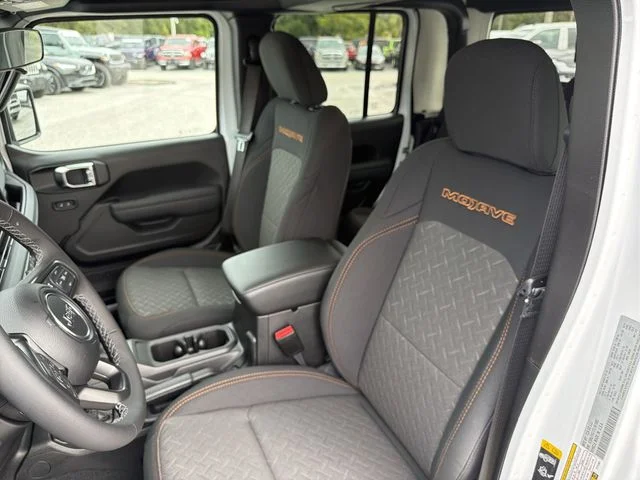 New 2026 Bright White Clear-Coat Exterior Paint Jeep Mojave image 19