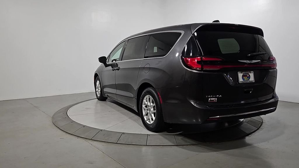 Used 2023 Gray Chrysler Touring L image 3