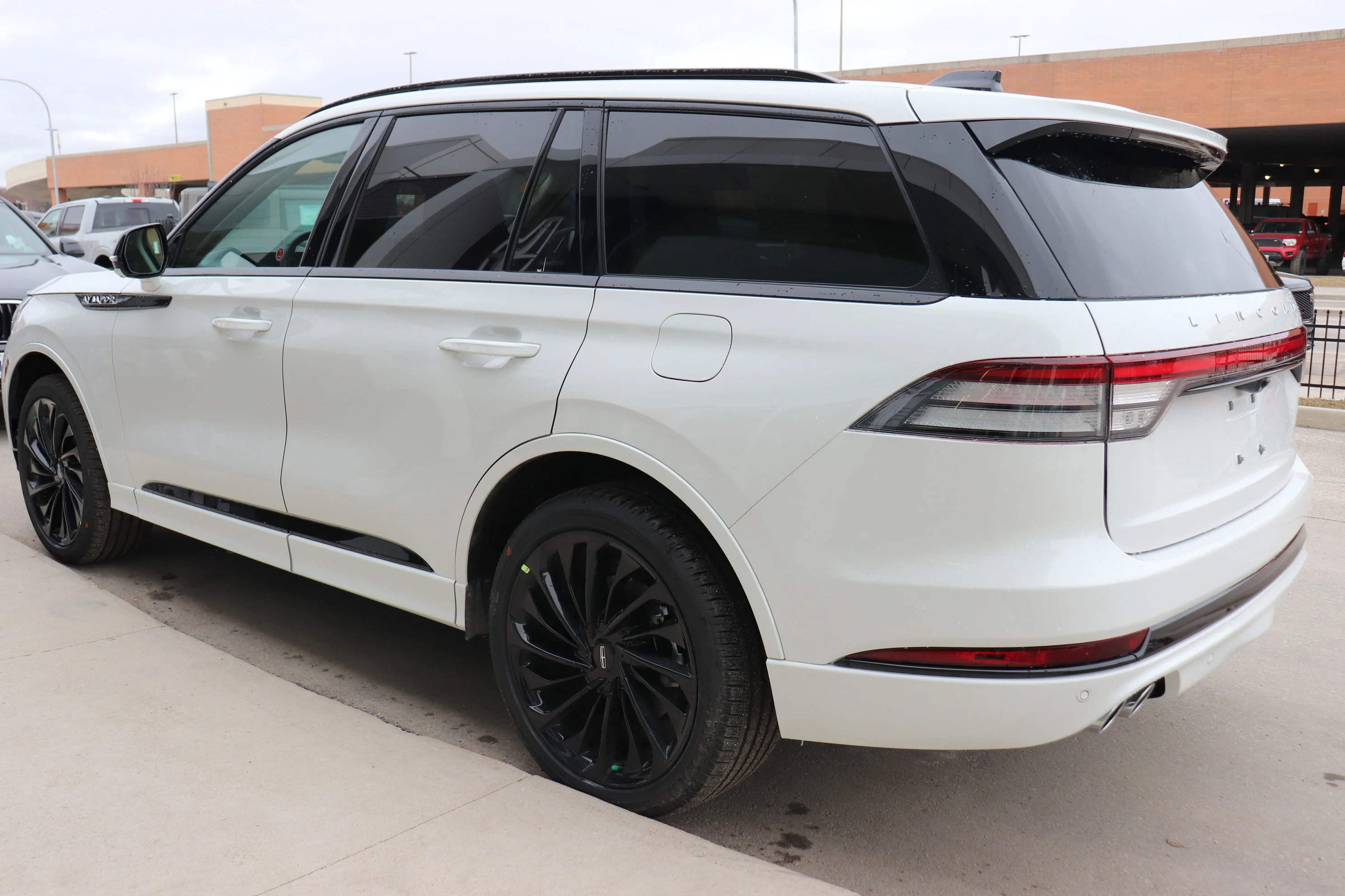New 2026 PRISTINE WHITE MET 3C Lincoln Reserve image 4