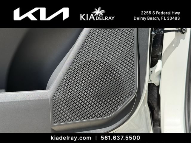 New 2027 Snow White Pearl Kia LX image 15