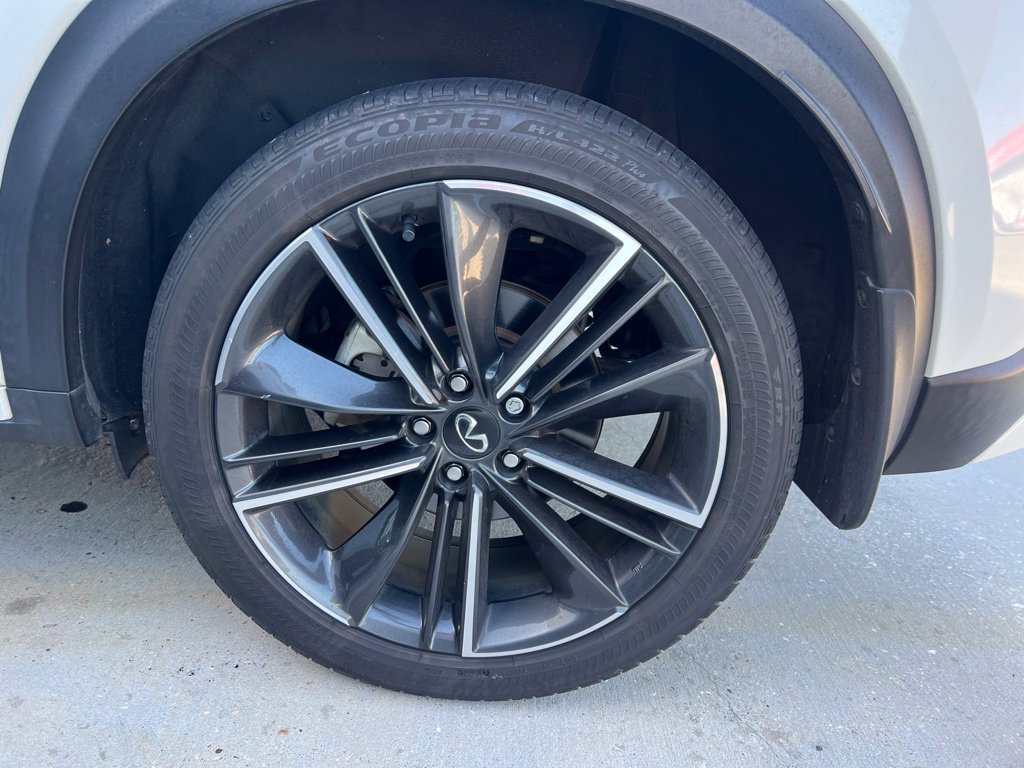 Used 2023 White INFINITI SENSORY image 6