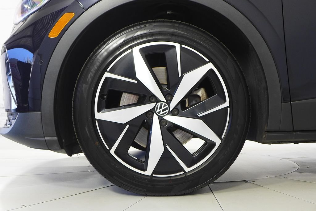 Certified Used 2023 Black Volkswagen Pro S image 5