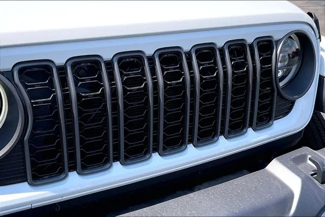 New 2026 Bright White Clear-Coat Exterior Paint Jeep Sahara image 35