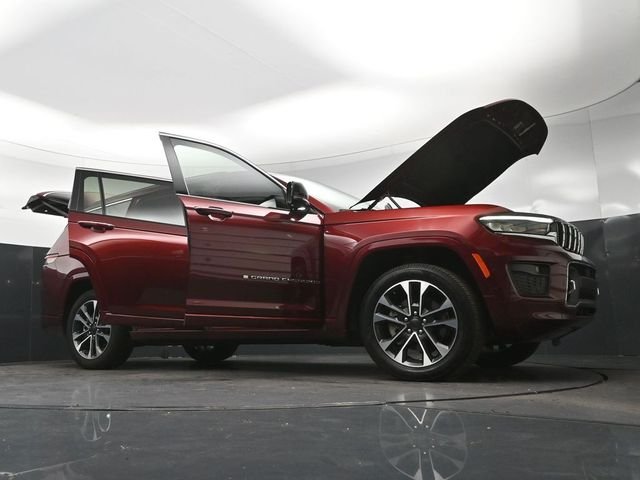 Used 2022 Velvet Jeep Overland image 32
