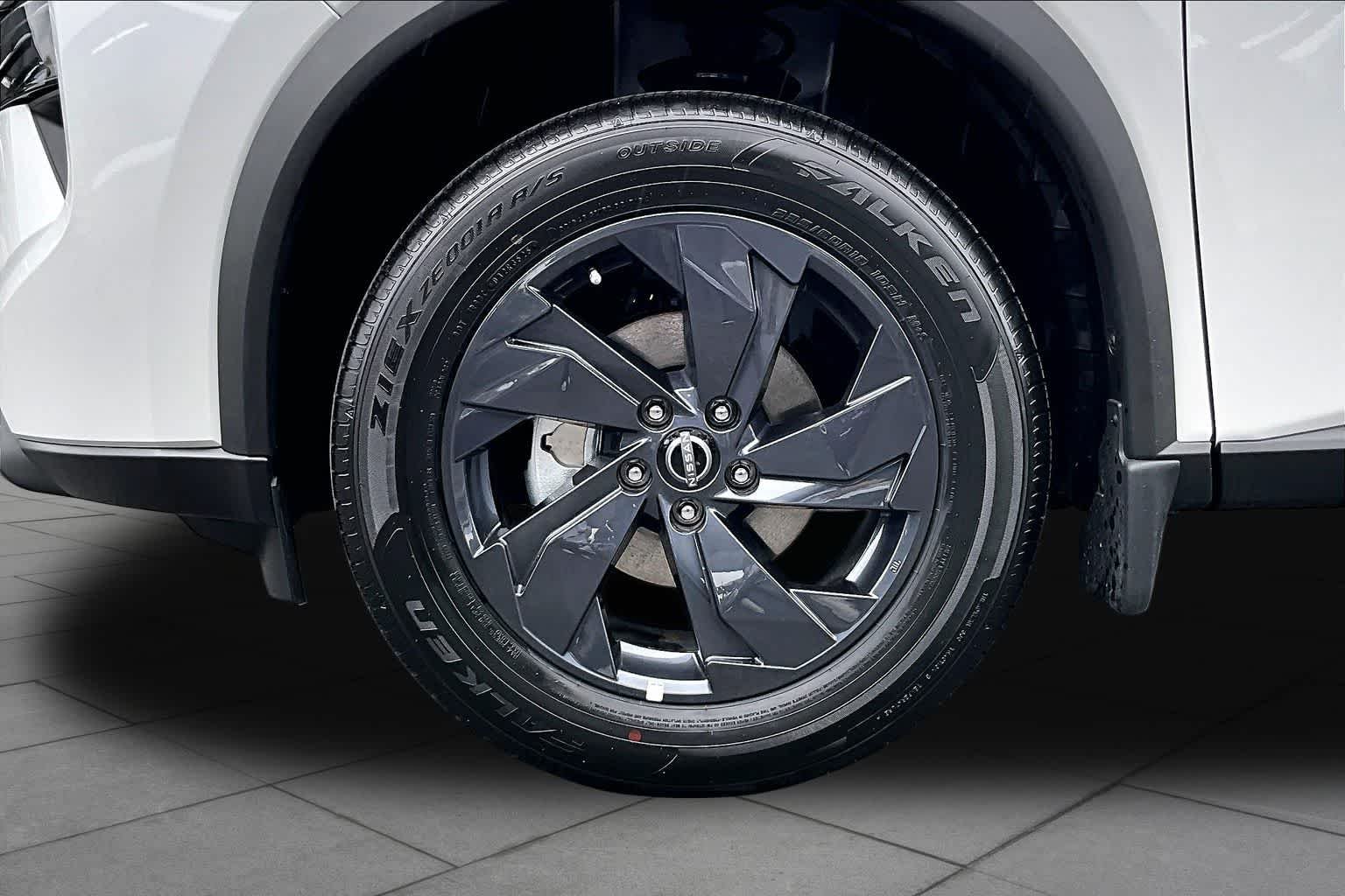 New 2026 Everest White Pearl TriCoat Nissan SV image 11