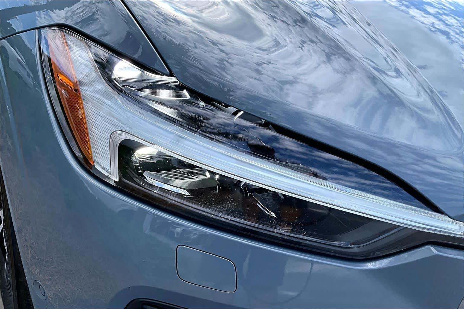 Used 2022 Thunder Grey Metallic Volvo Momentum image 28