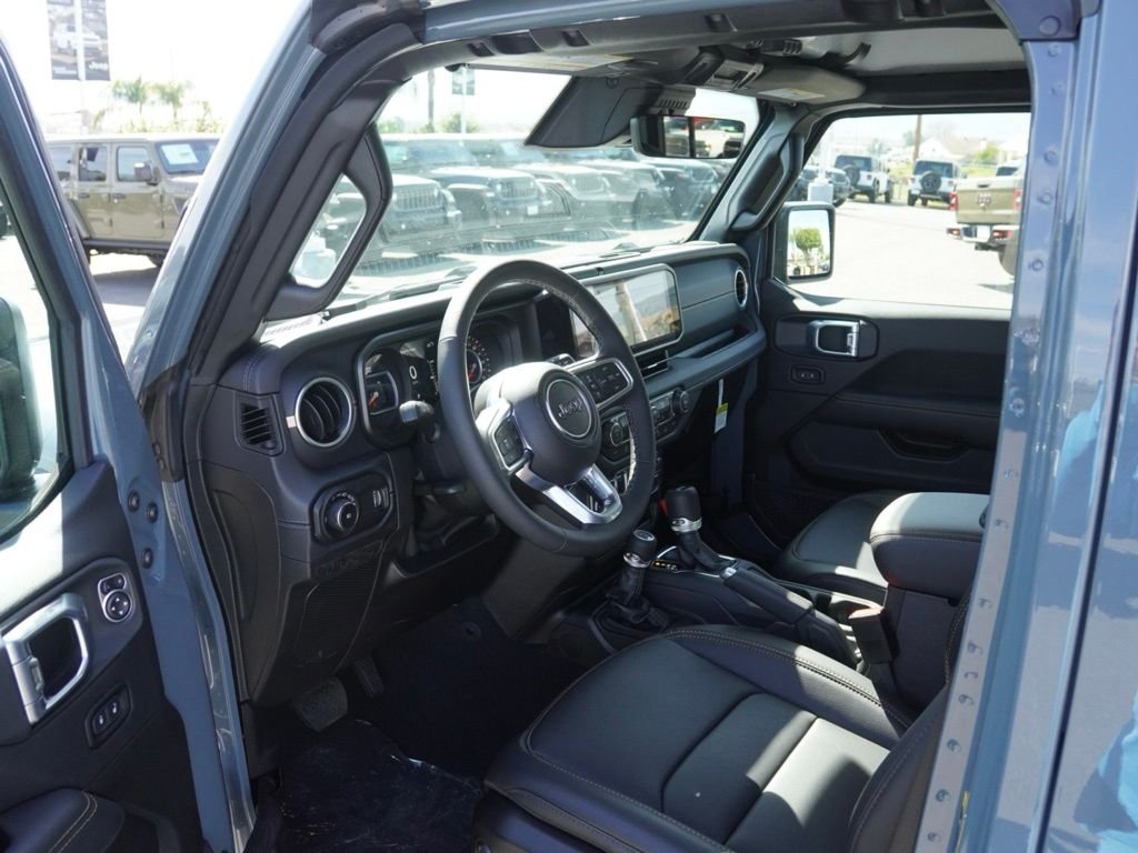 New 2026 Anvil Clear-Coat Exterior Paint Jeep Sahara image 16