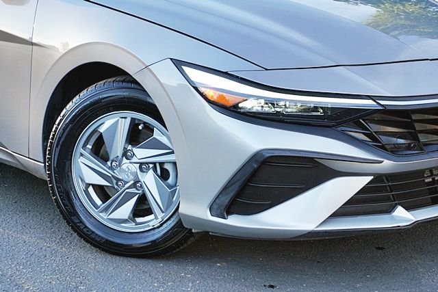 Used 2024 Gray Hyundai SE image 3