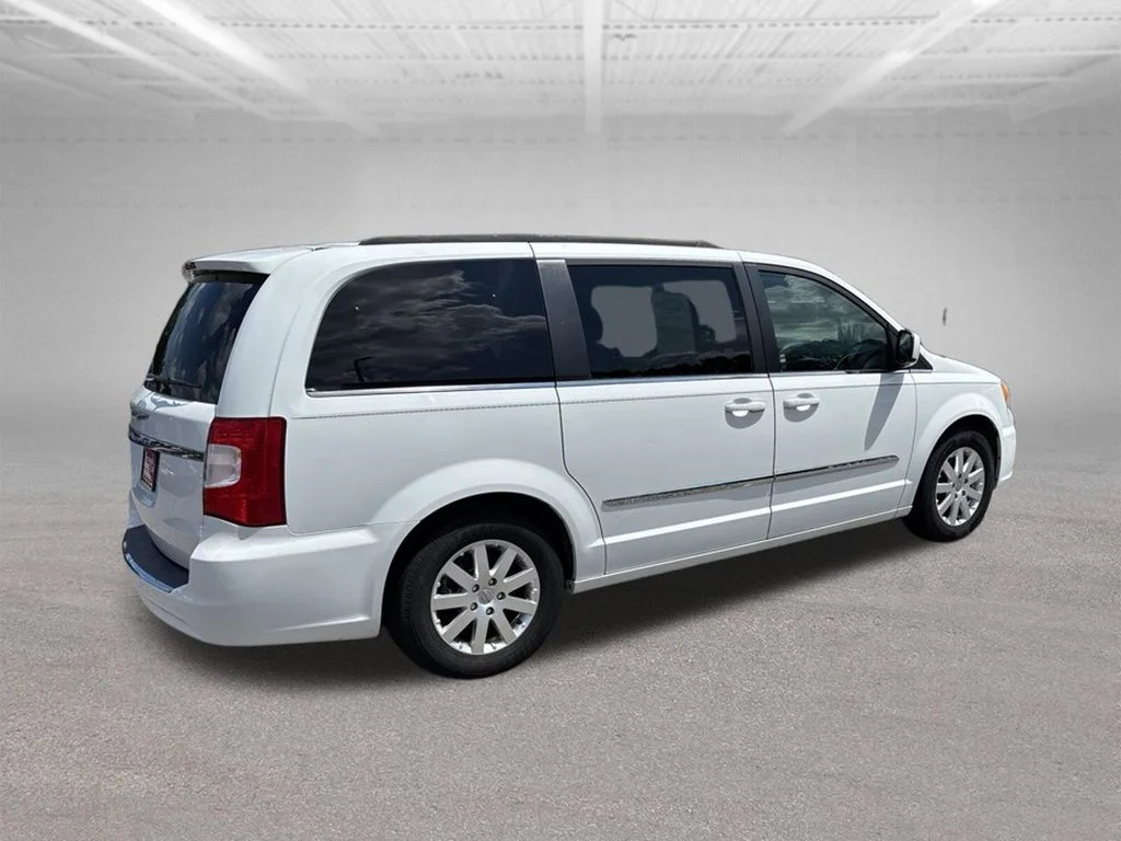 Used 2014 White Chrysler Touring image 3