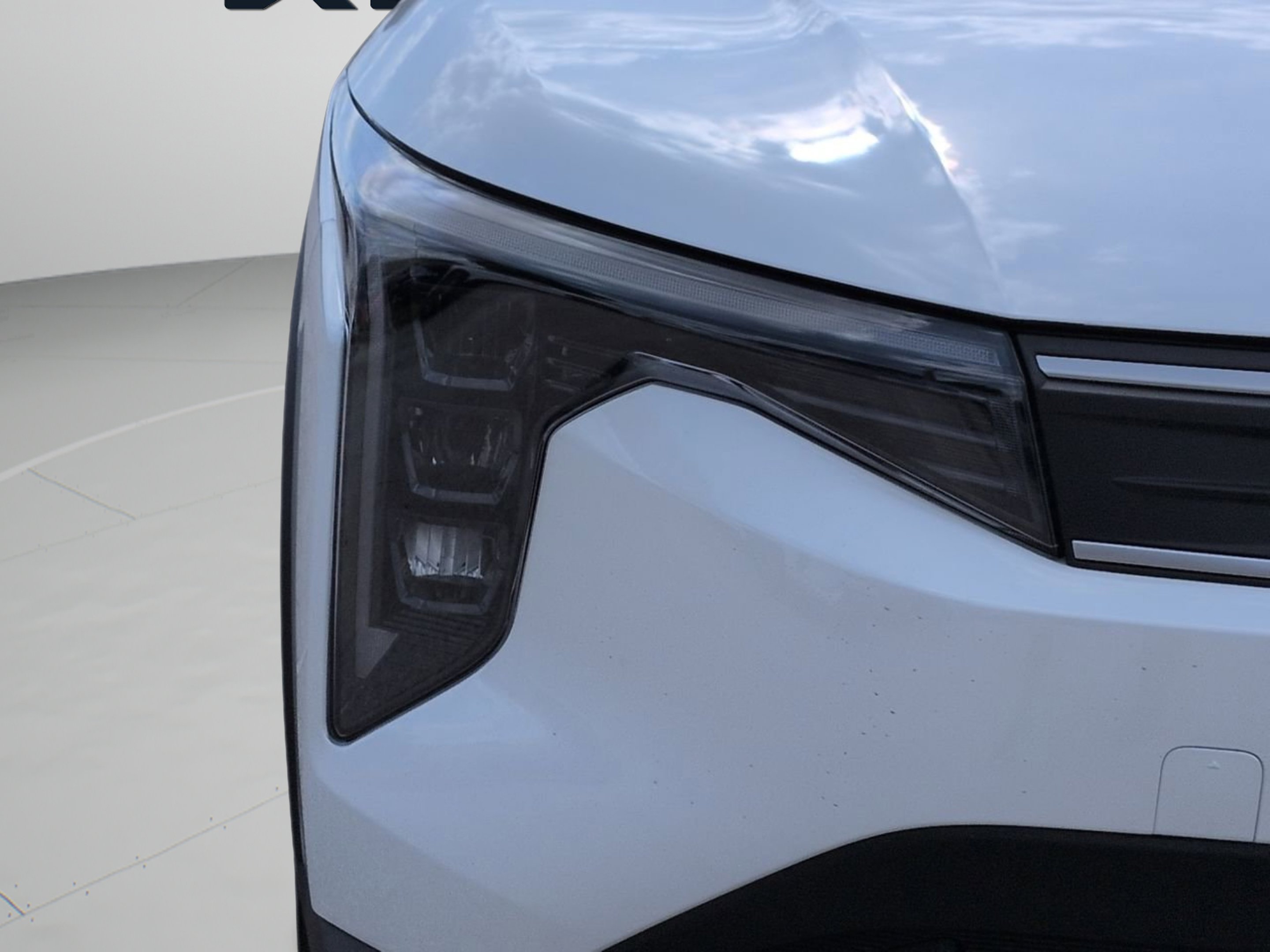 New 2026 Snow White Pearl Kia LXS image 10