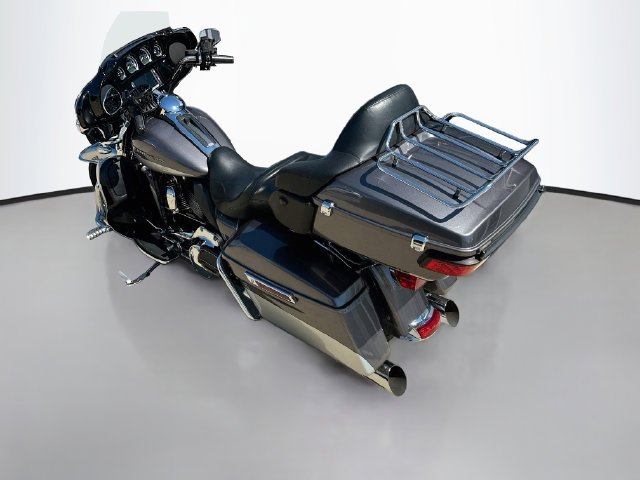 Used 2014 Silver Harley-Davidson Electra Glide Ultra image 3