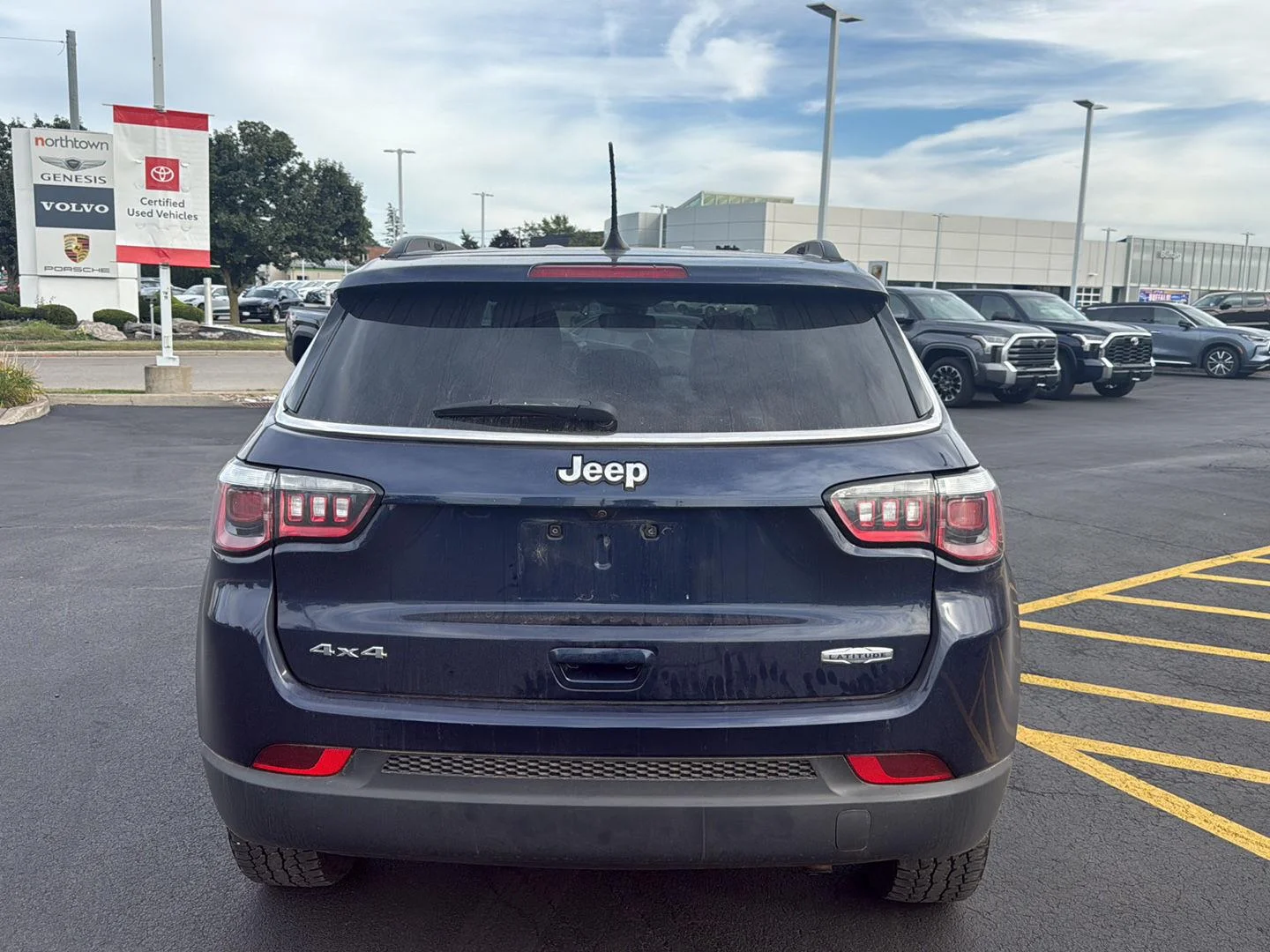 Used 2019 Jazz Blue Pearlcoat Jeep Latitude image 4