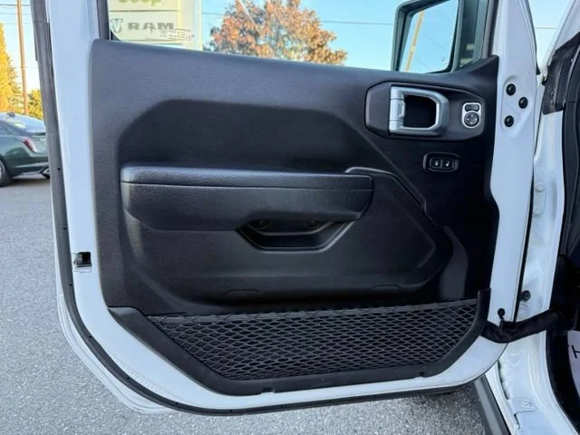 Used 2025 Bright White Clearcoat Jeep Rubicon image 25