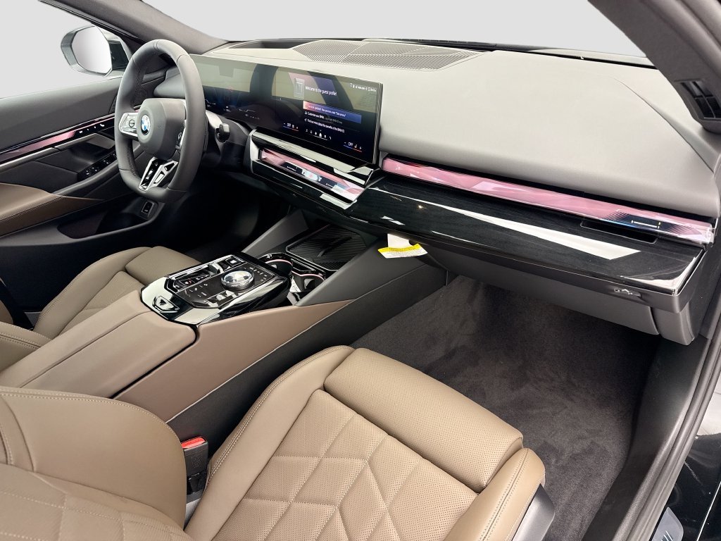 Used 2027 Black Sapphire Metallic BMW 530i xDrive image 16