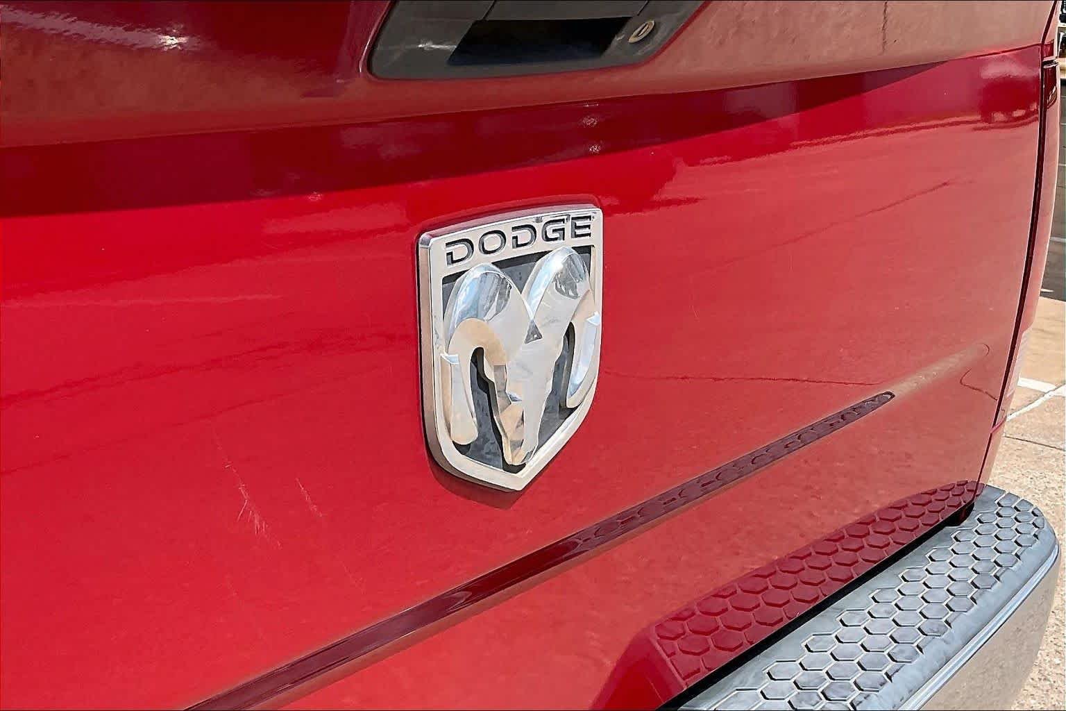 Used 2010 Inferno Red Crystal Pearl Dodge SLT image 28