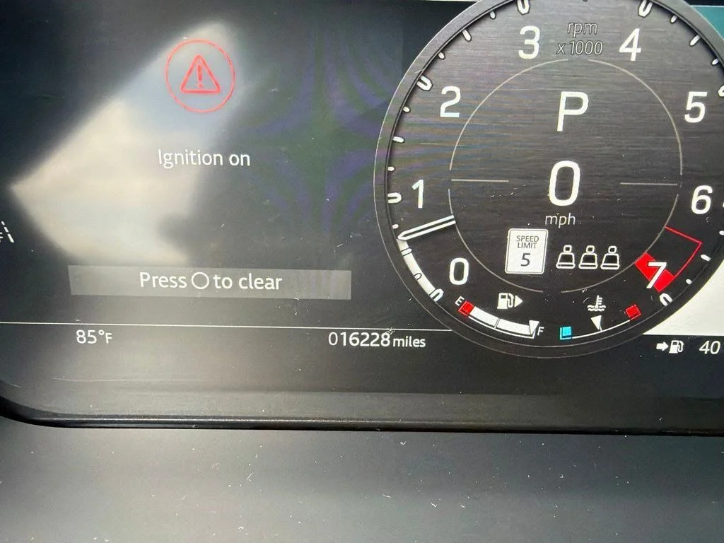 Used 2025 Fuji White Land Rover X-Dynamic SE image 12