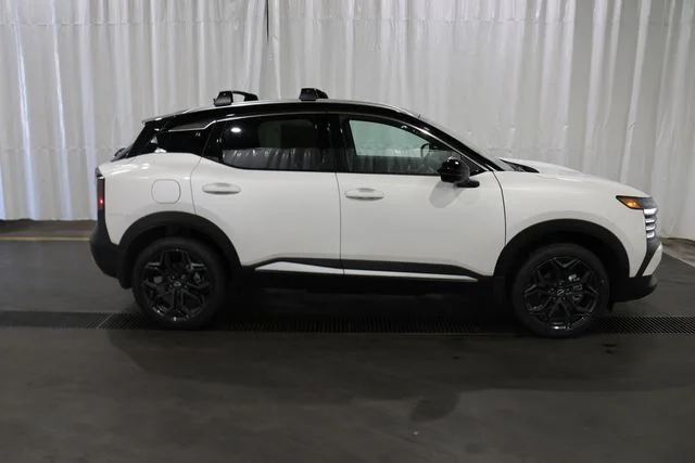 New 2026 Aspen White TriCoat / Super Black Two-tone Nissan SR image 2