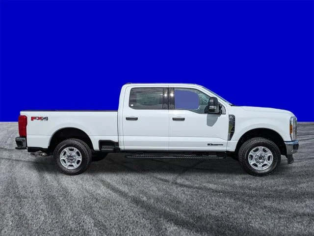 New 2026 Oxford White Ford F-250® XLT image 4