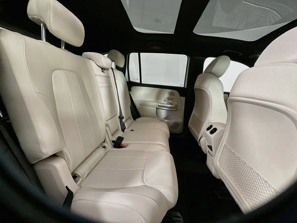 New 2026 Polar White Mercedes-Benz GLB 250 image 28