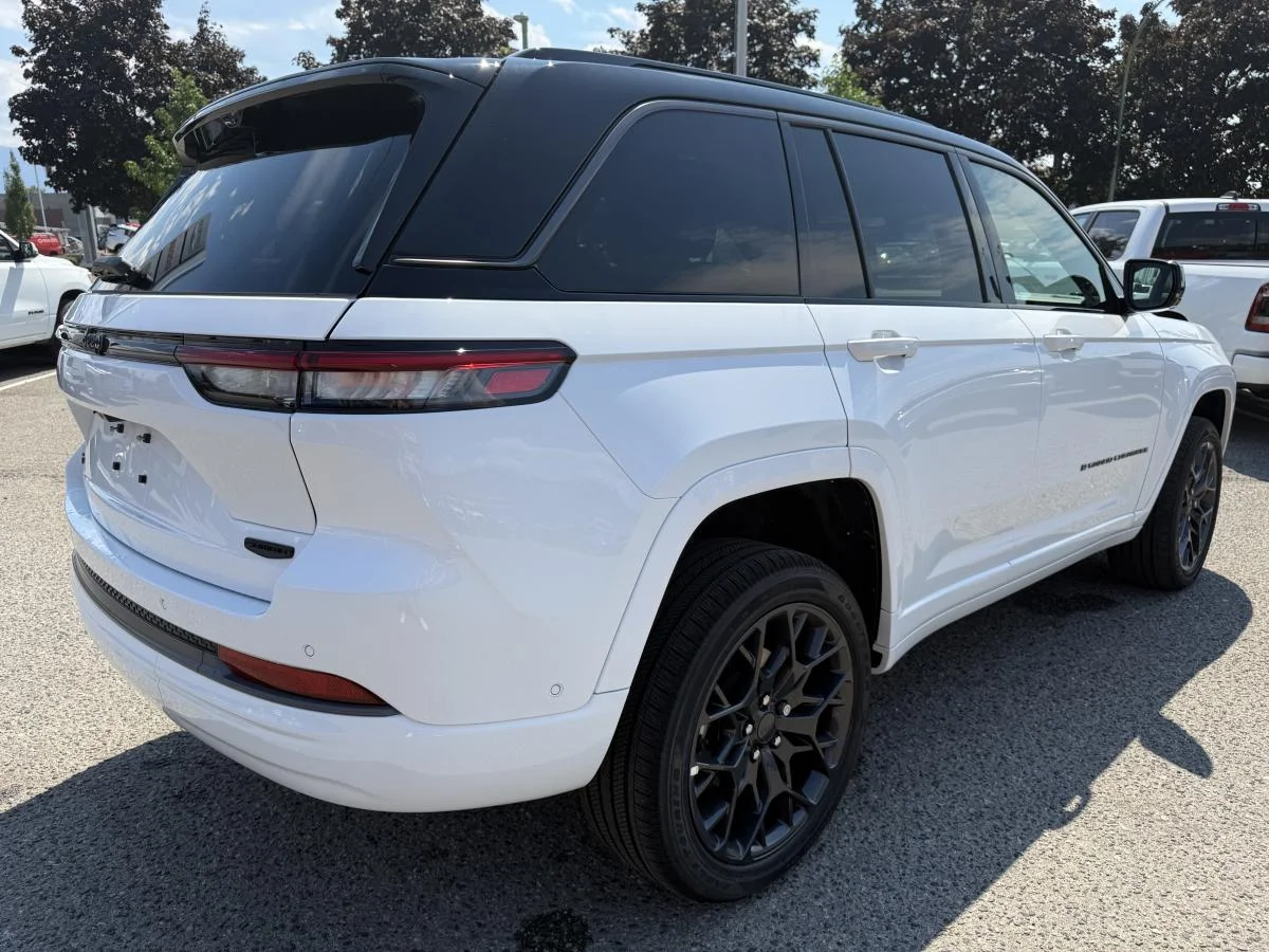 New 2026 White Jeep Summit image 8