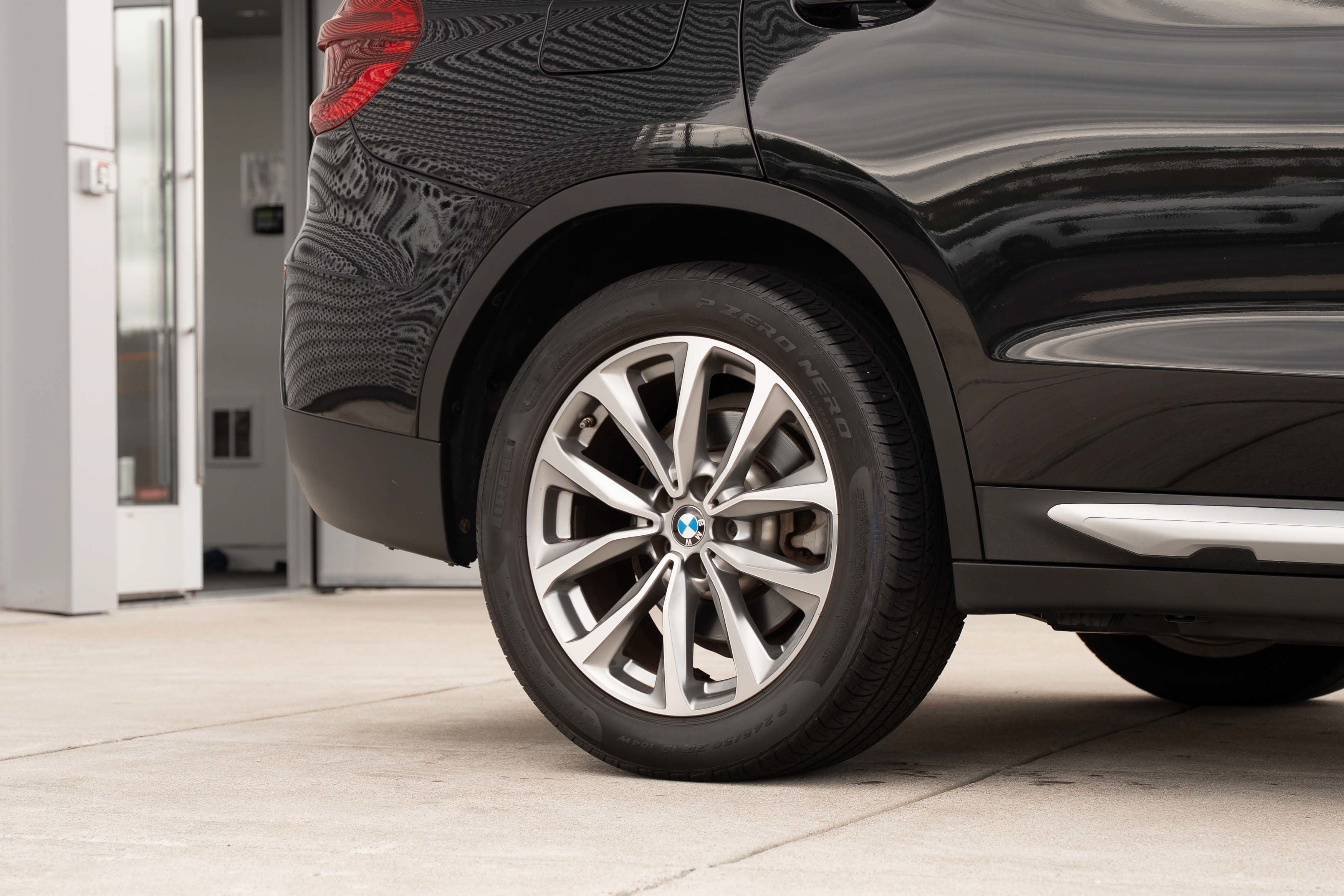 Used 2018 Black Sapphire Metallic BMW xDrive30i image 28