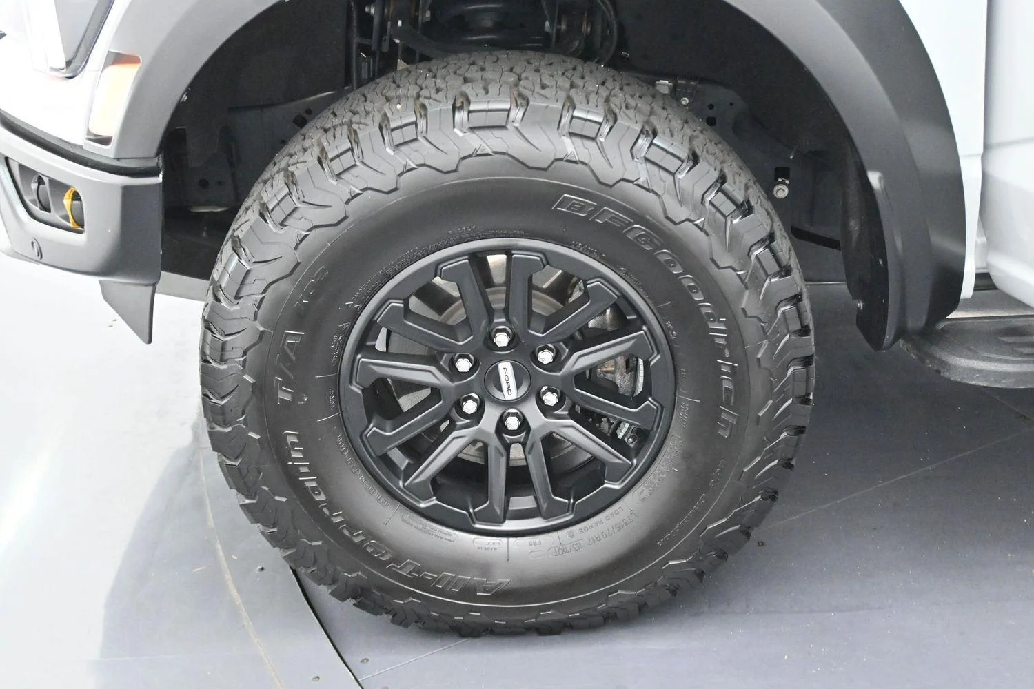 Used 2024 Avalanche Gray Ford Raptor image 41