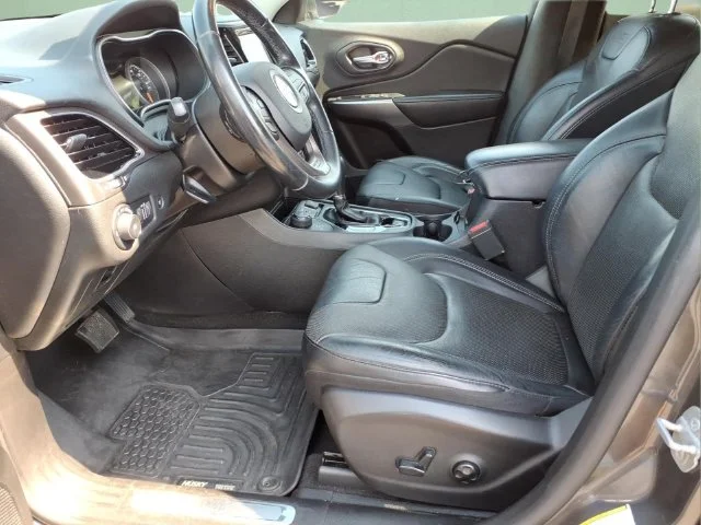 Used 2019 Gray Jeep Limited image 20