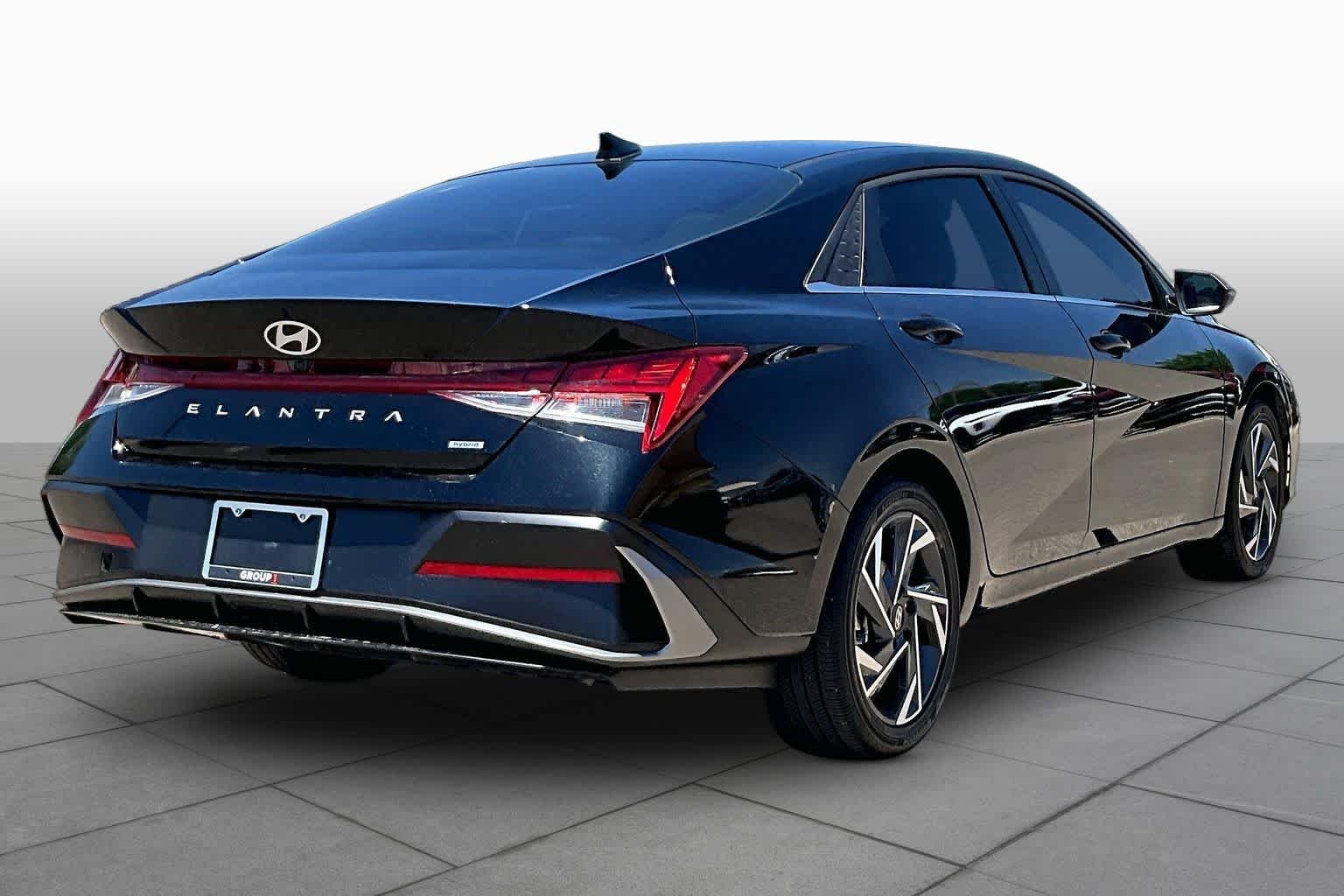 Used 2025 Abyss Black Hyundai Limited image 13