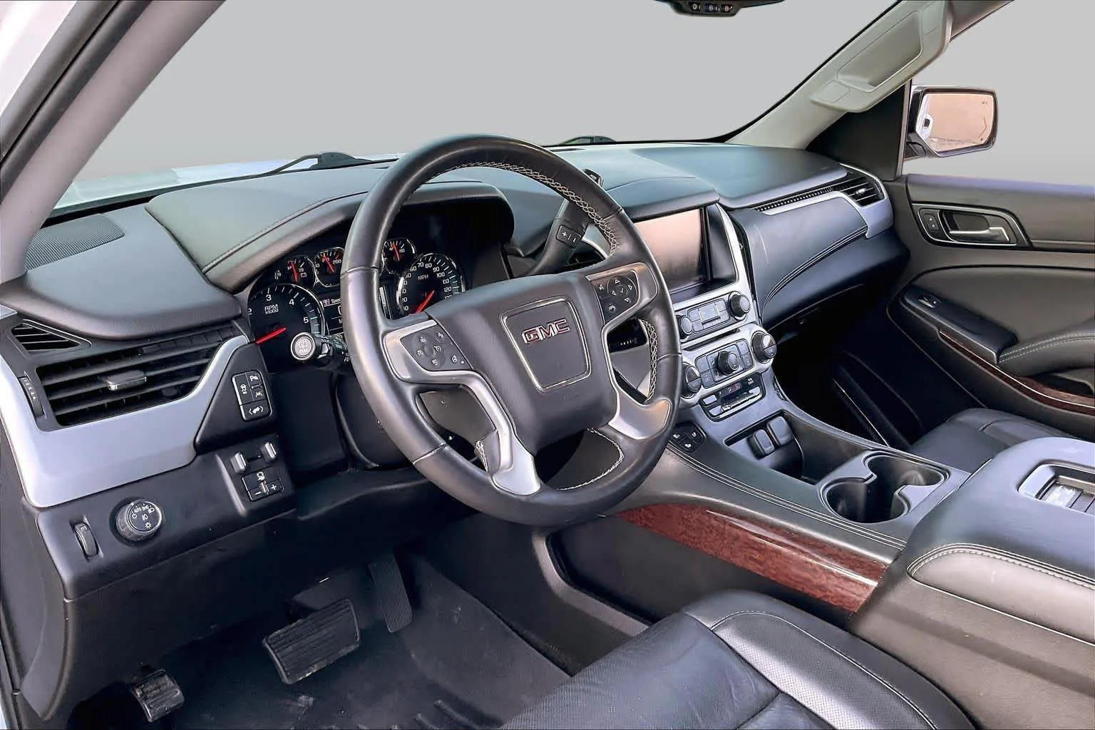 Used 2017 White Frost Tricoat GMC SLT image 16