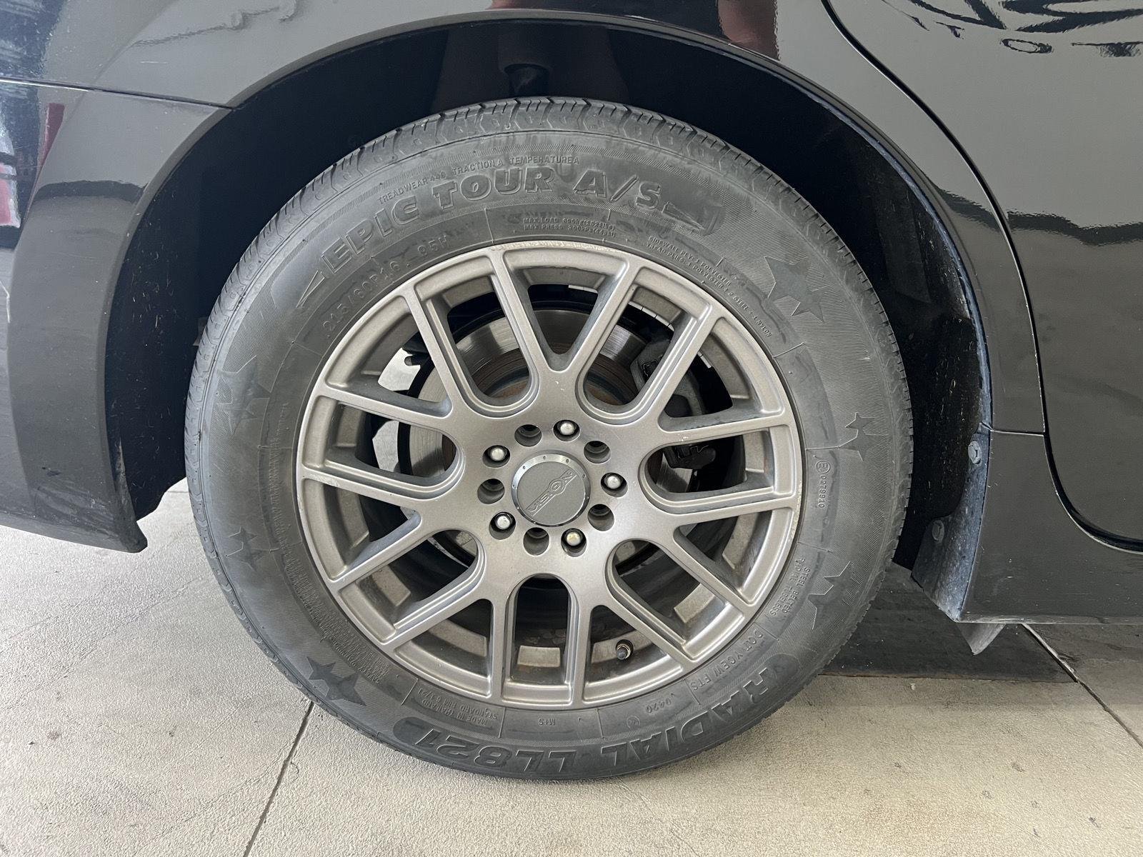 Used 2016 Super Black Nissan 2.5 S image 9
