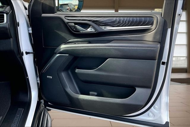 Used 2023 White GMC Denali image 23