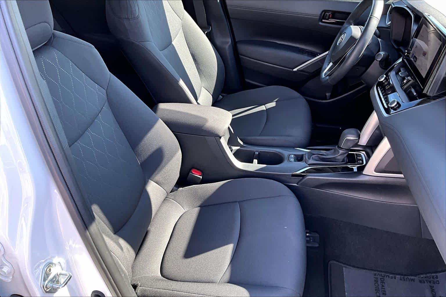 Used 2024 Wind Chill Pearl Toyota LE image 9