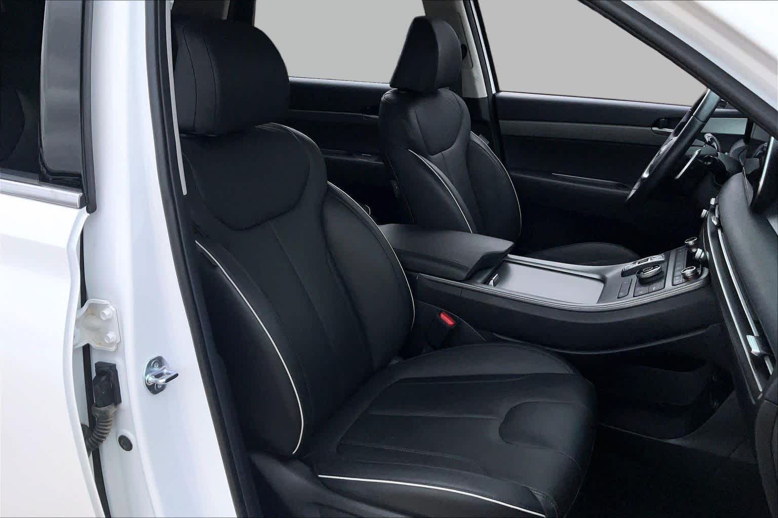 Used 2025 Hyper White Hyundai SEL image 9