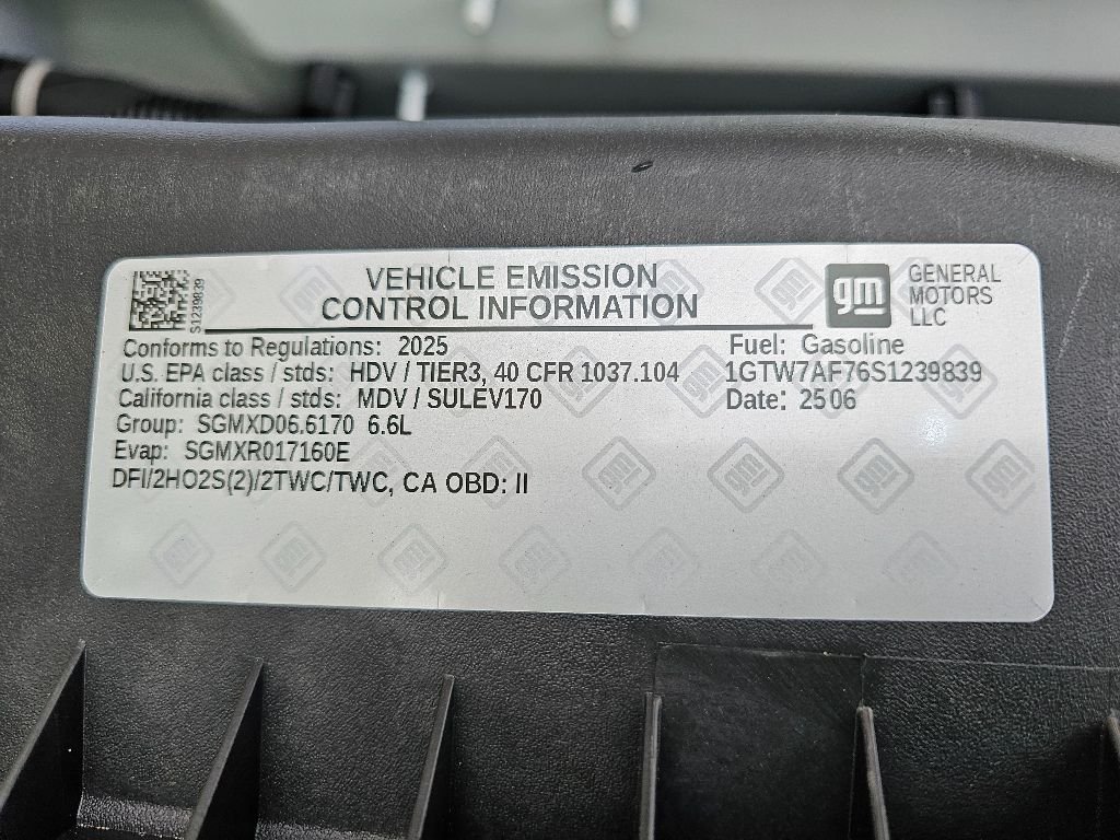 2025 GMC Savana Cargo Work Van - Photo 17