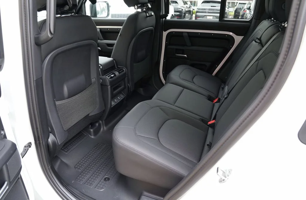 New 2026 Fuji White Land Rover X-Dynamic SE image 32