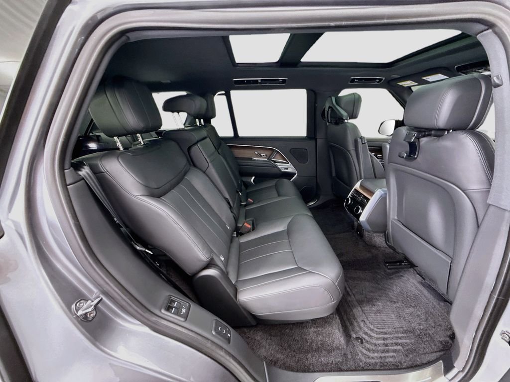 Certified Used 2025 Eiger Gray Metallic Land Rover SE image 20
