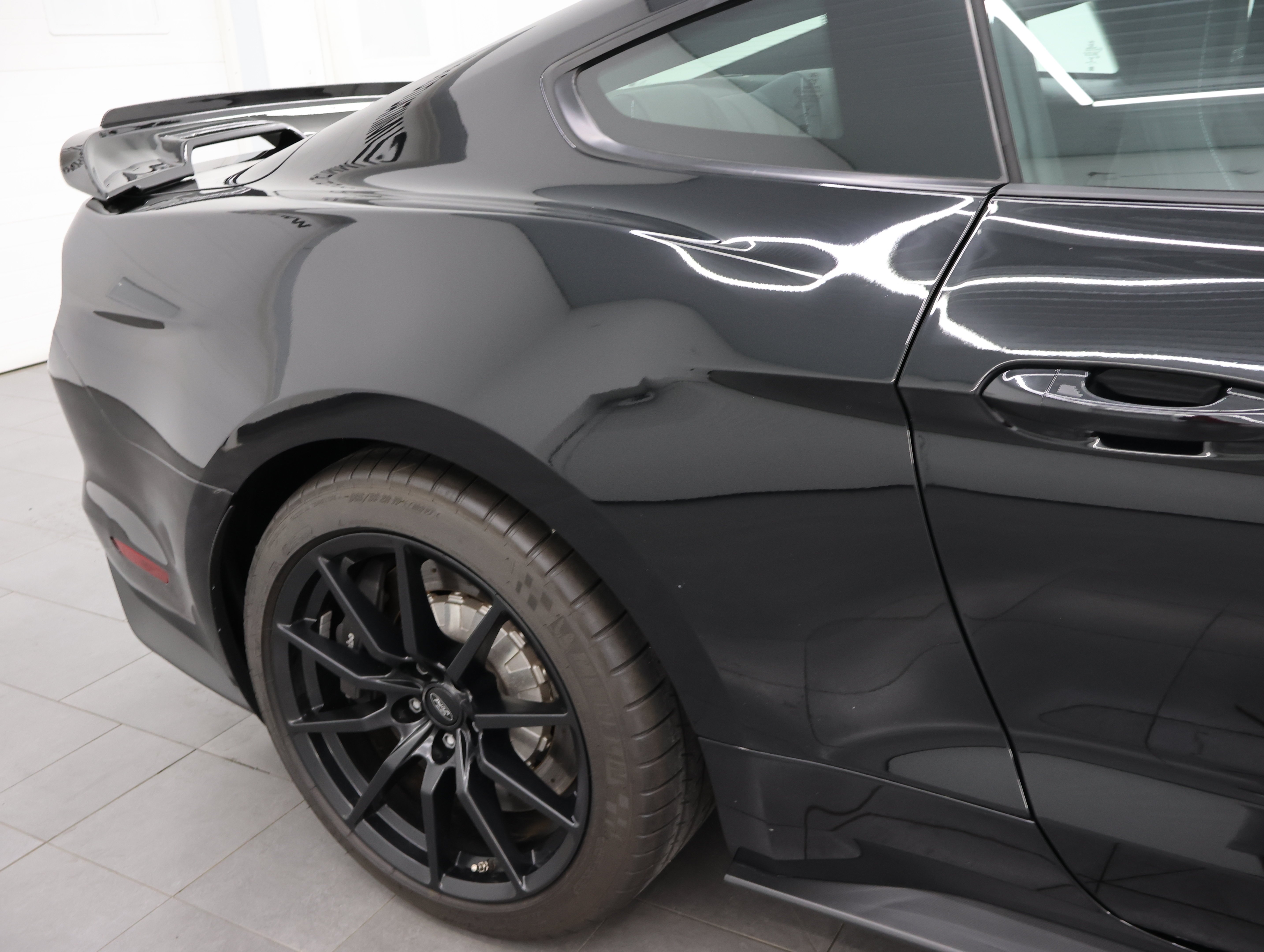 Used 2018 Shadow Black Ford GT350: GT350-ELECTRONICS-6 SPEED MANUAL-NAV-RECAOR SEATS-NEW TIRES image 27