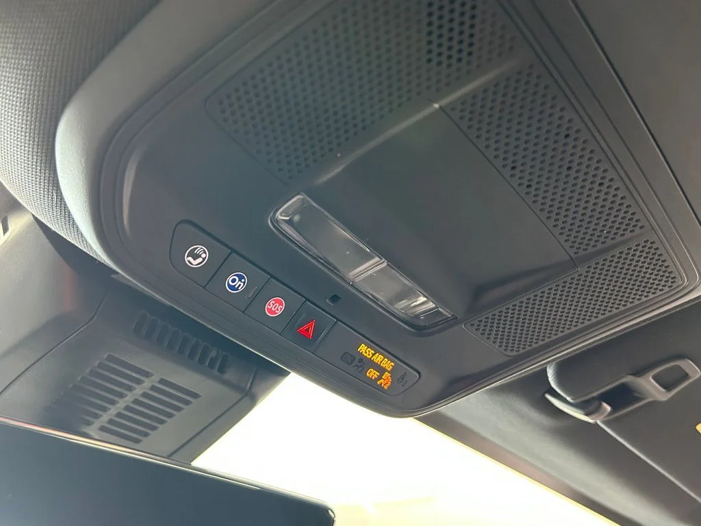 Used 2025 Summit White Chevrolet LT image 37
