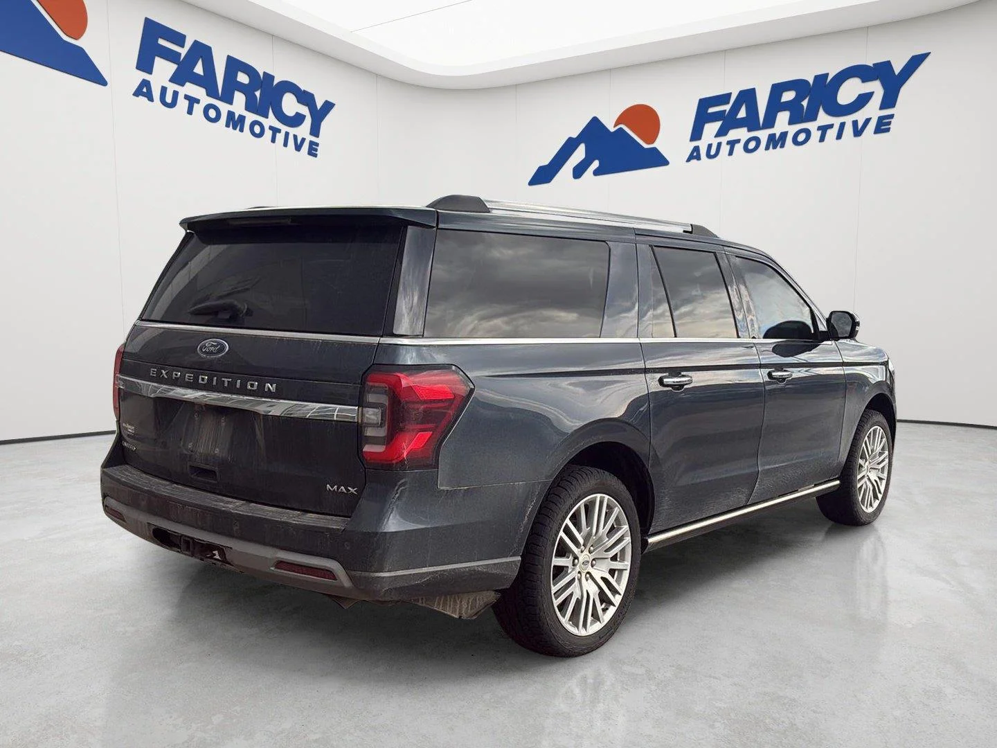 Used 2024 Stone Blue Ford Limited image 5