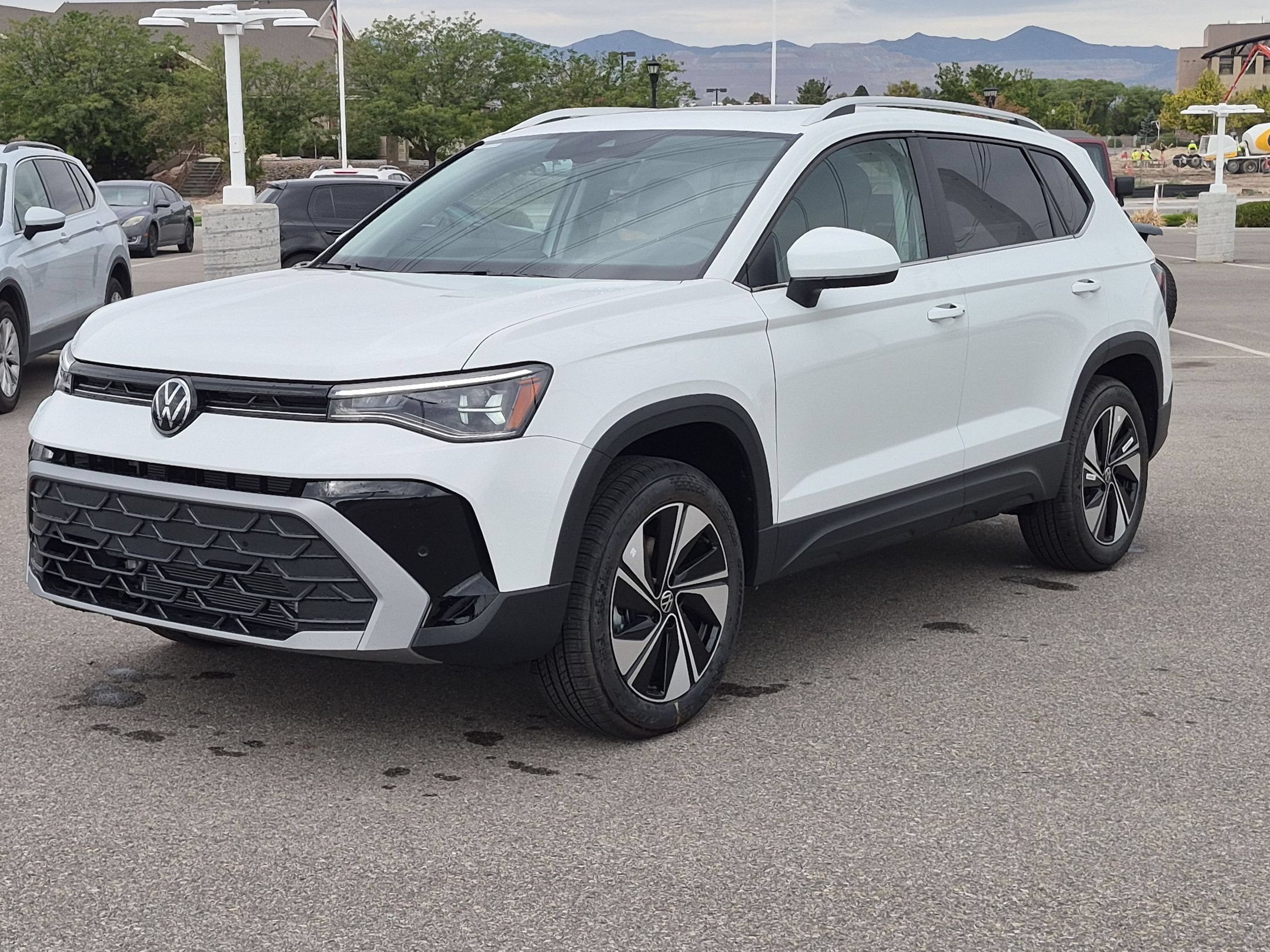 New 2026 Pure White Volkswagen SE image 8